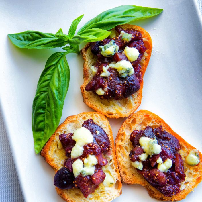 Fresh Fig and Caramelized Onion Crostinis with Gorgonzola